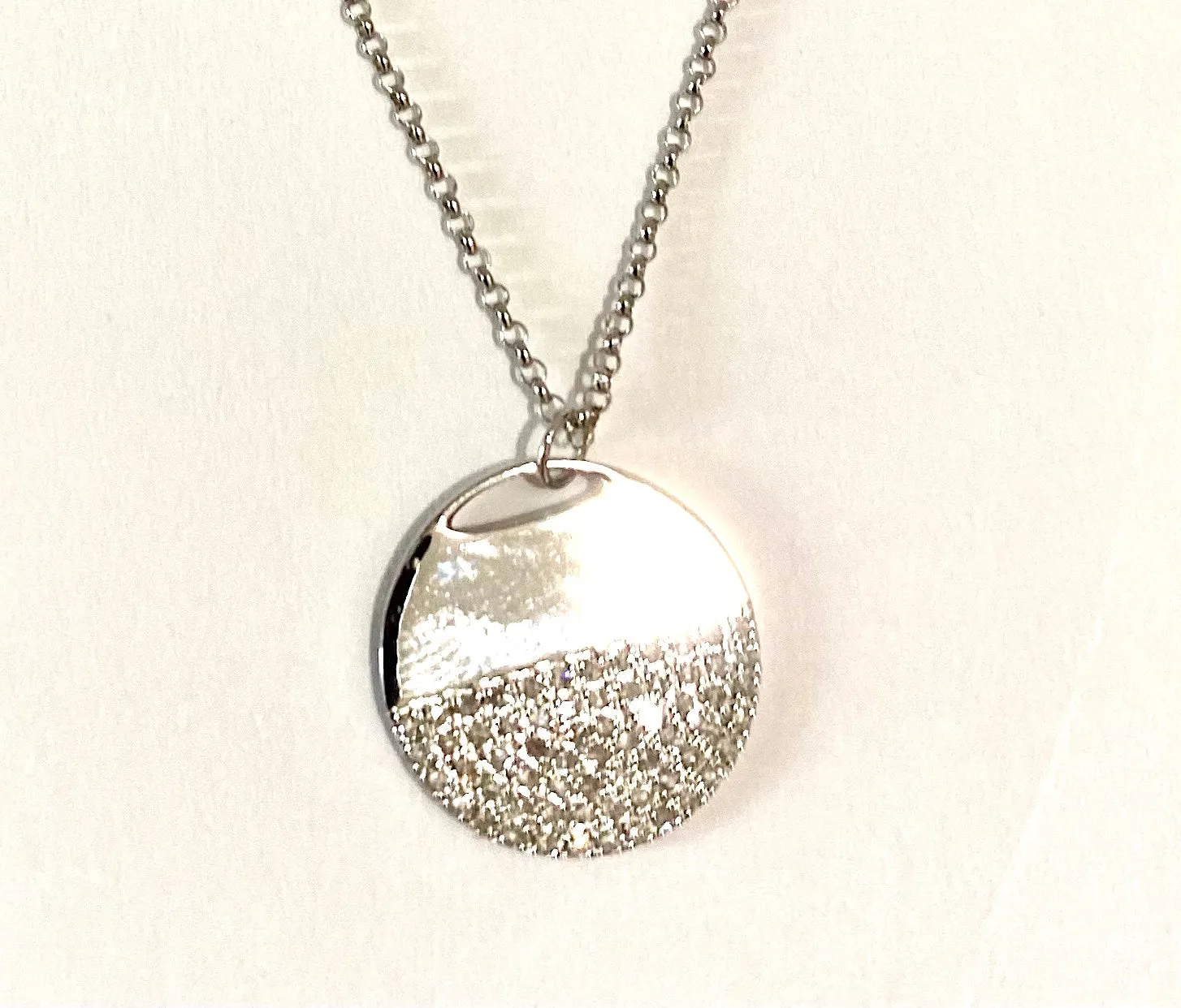 14K WHITE GOLD DIAMOND CIRCLE PENDANT NECKLACE