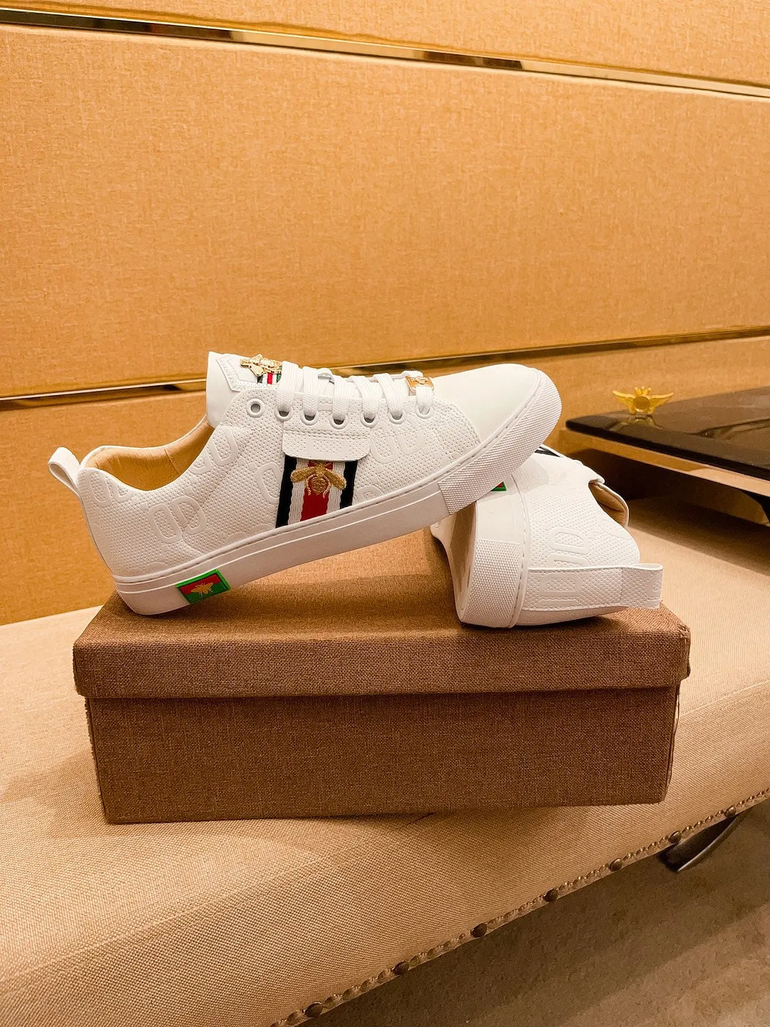 GG ACE EMBROIDERED BEE WHITE LEATHER