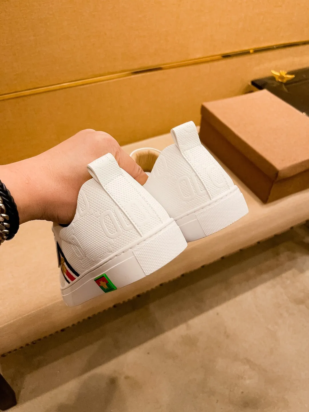 GG ACE EMBROIDERED BEE WHITE LEATHER