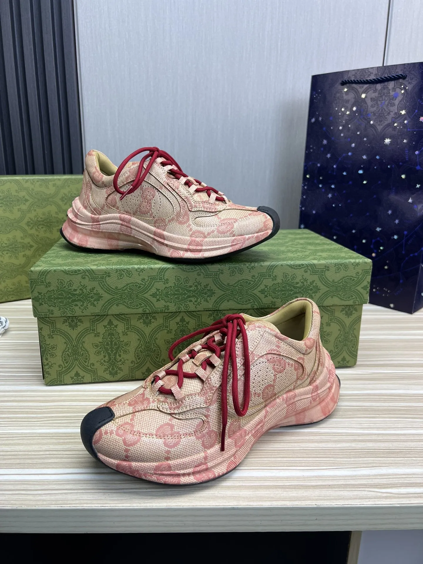 GG RUN DARK PINK LEATHER SNEAKERS