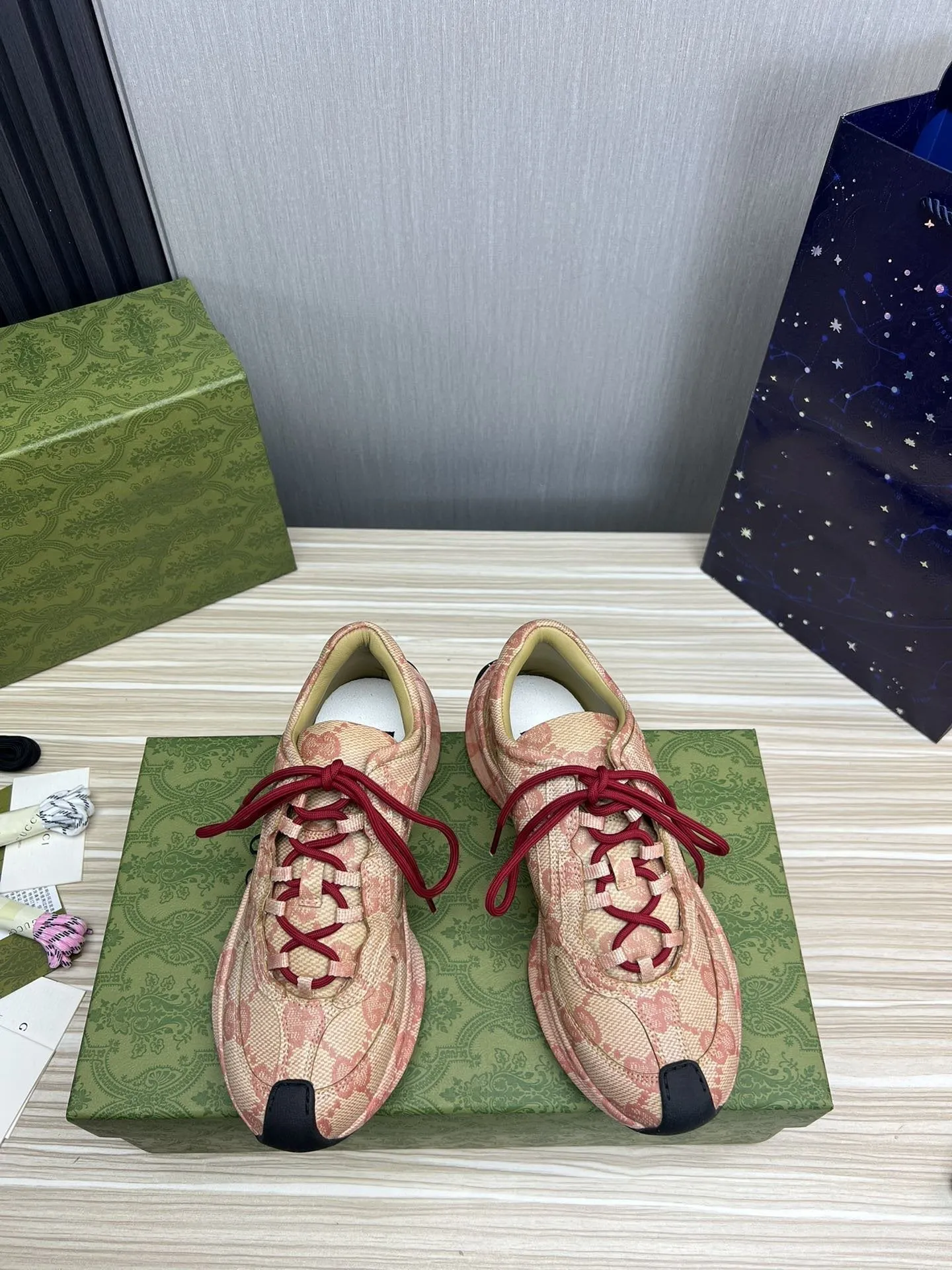 GG RUN DARK PINK LEATHER SNEAKERS