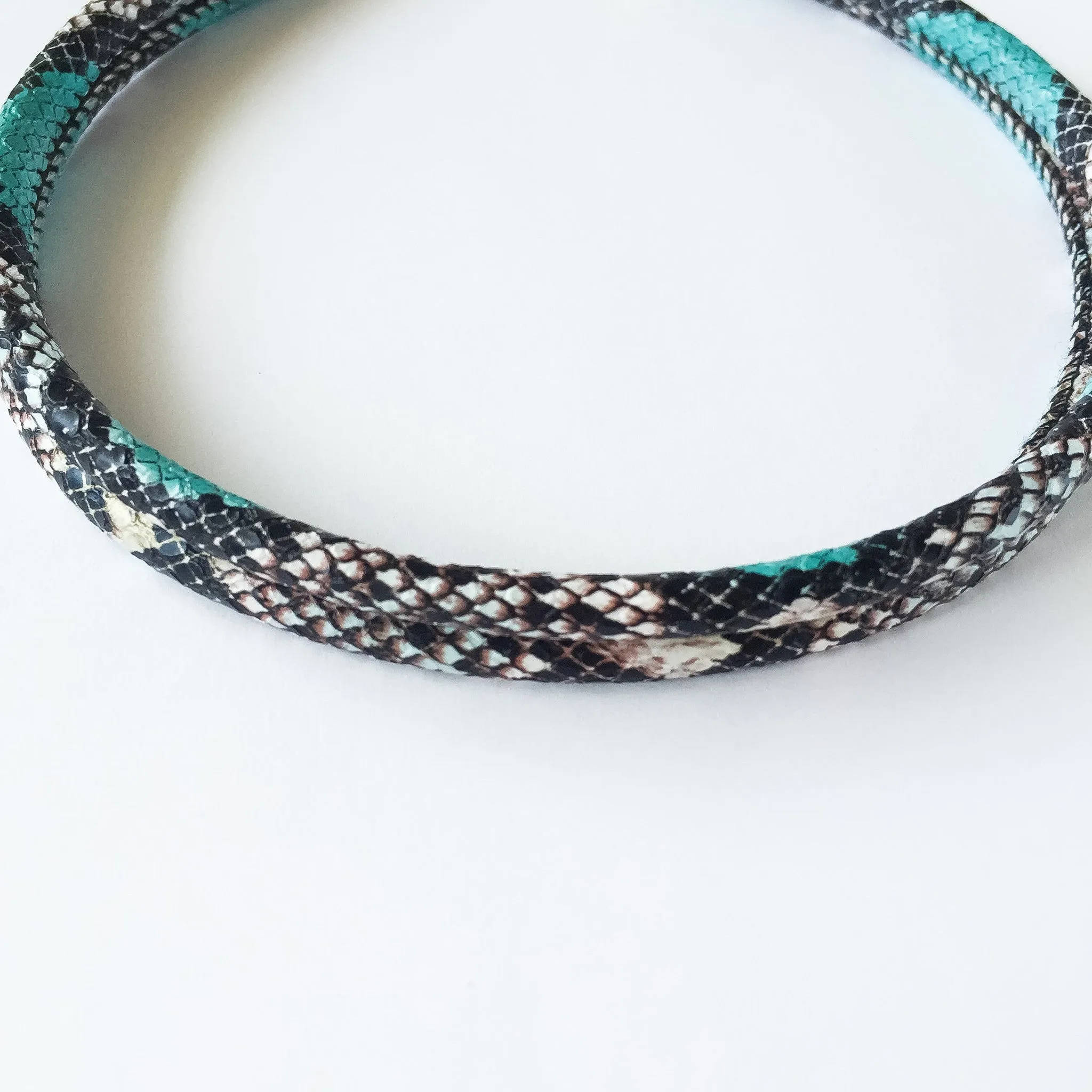 Two-in-one turquoise snake-effect leather choker-double bracelet