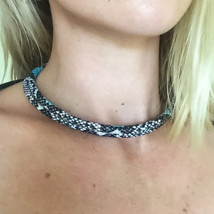 Two-in-one turquoise snake-effect leather choker-double bracelet