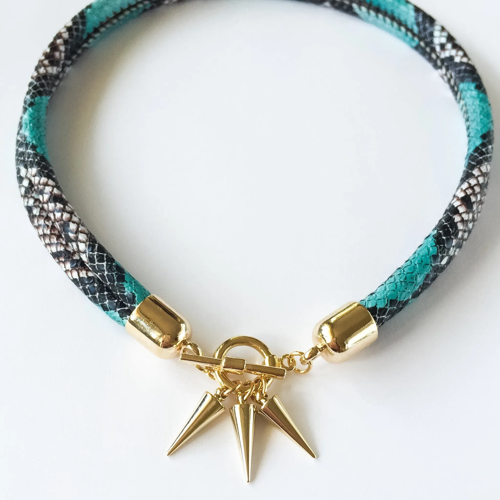 Two-in-one turquoise snake-effect leather choker-double bracelet